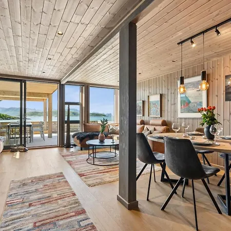 Exclusive With Fantastic Views At Sommaroy Nyaraló *